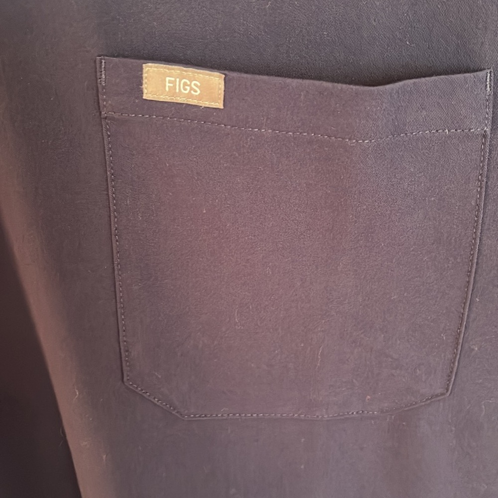 Figs Chisec Scrub Shirt - Picture 3 of 8